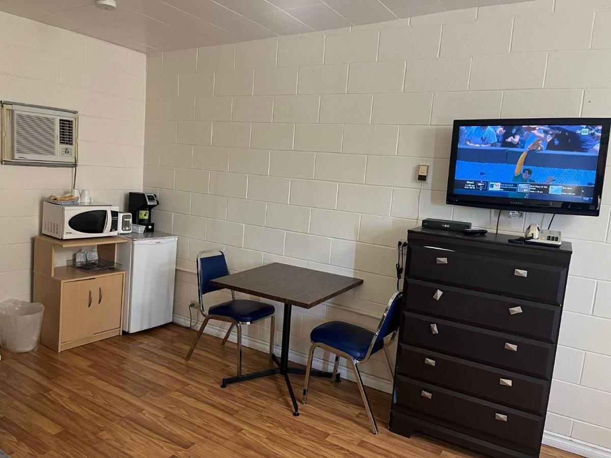 West Castle Motel 2*