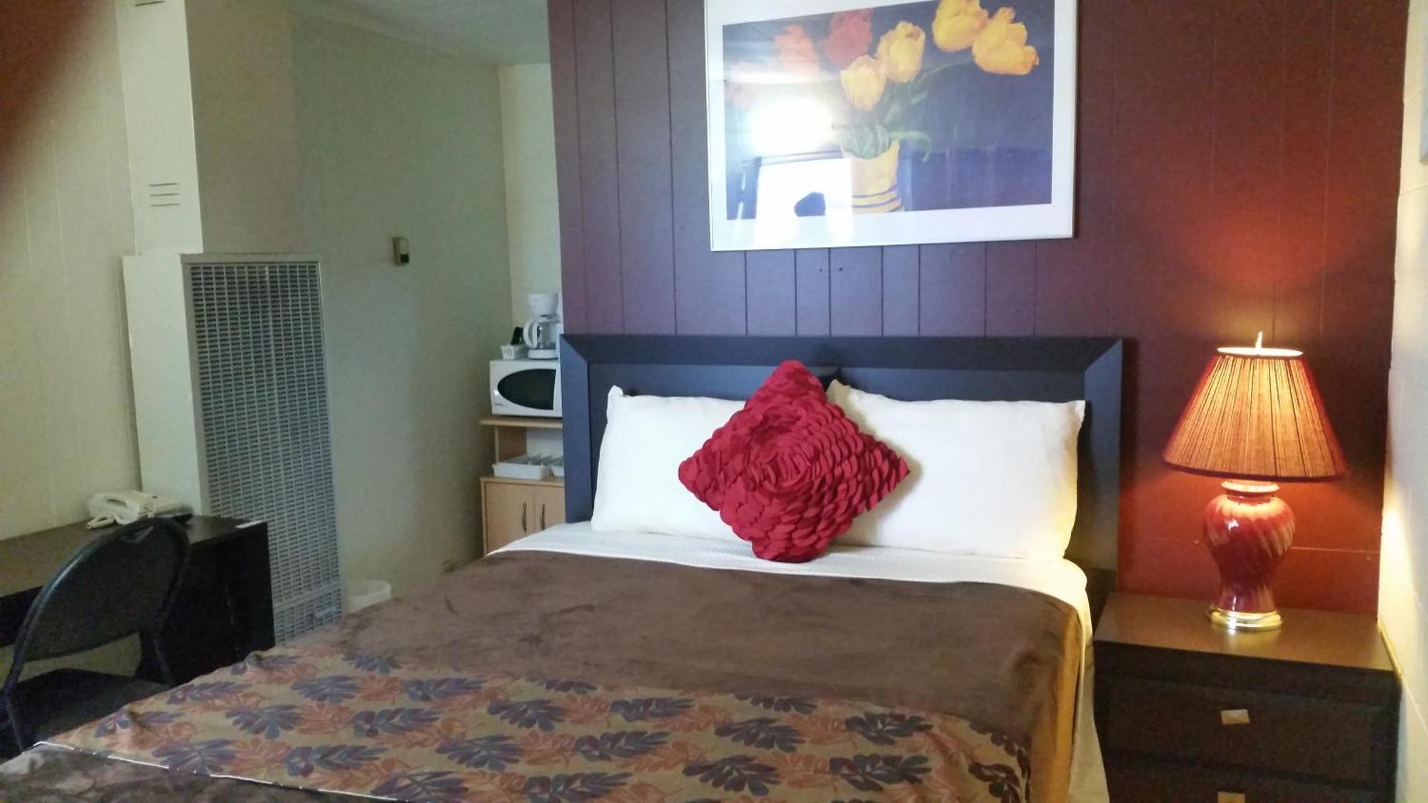 West Castle Motel 2*